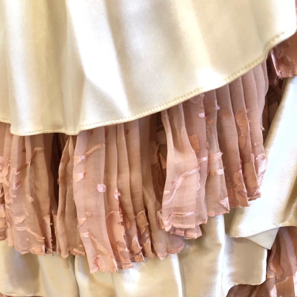 BETSEY JOHNSON Ruffle flower Dress - Picture 4 of 8